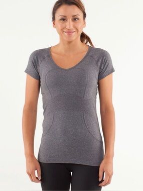 Lululemon Run: Swiftly Tech V Neck (First Release) Black Size 6